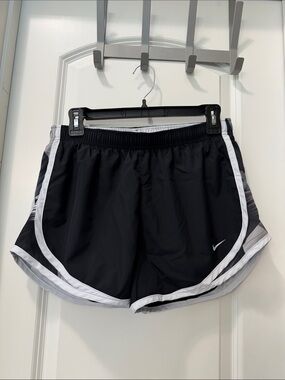 Women's Nike Tempo Dri-FIT Mid-Rise Running Shorts